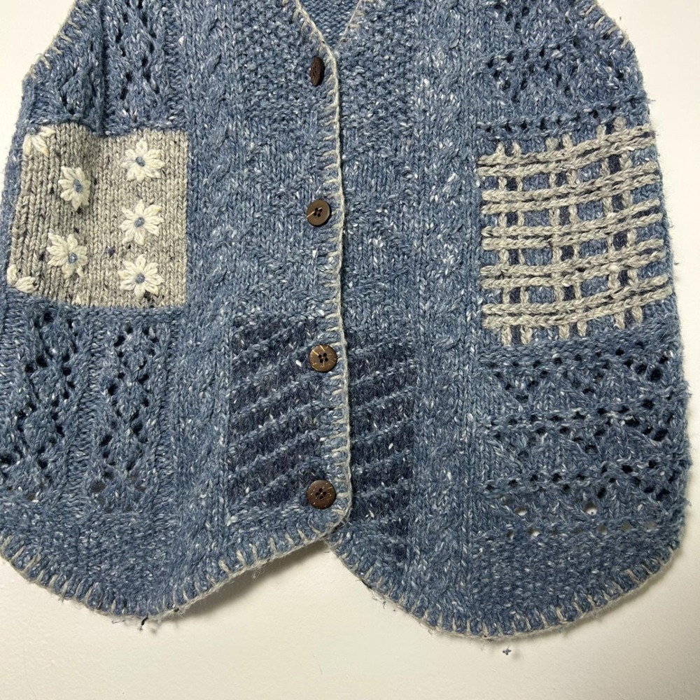 Vintage 90's/y2k blue Patchwork Daisy V-Neck Button Vest - Picture 6 of 8